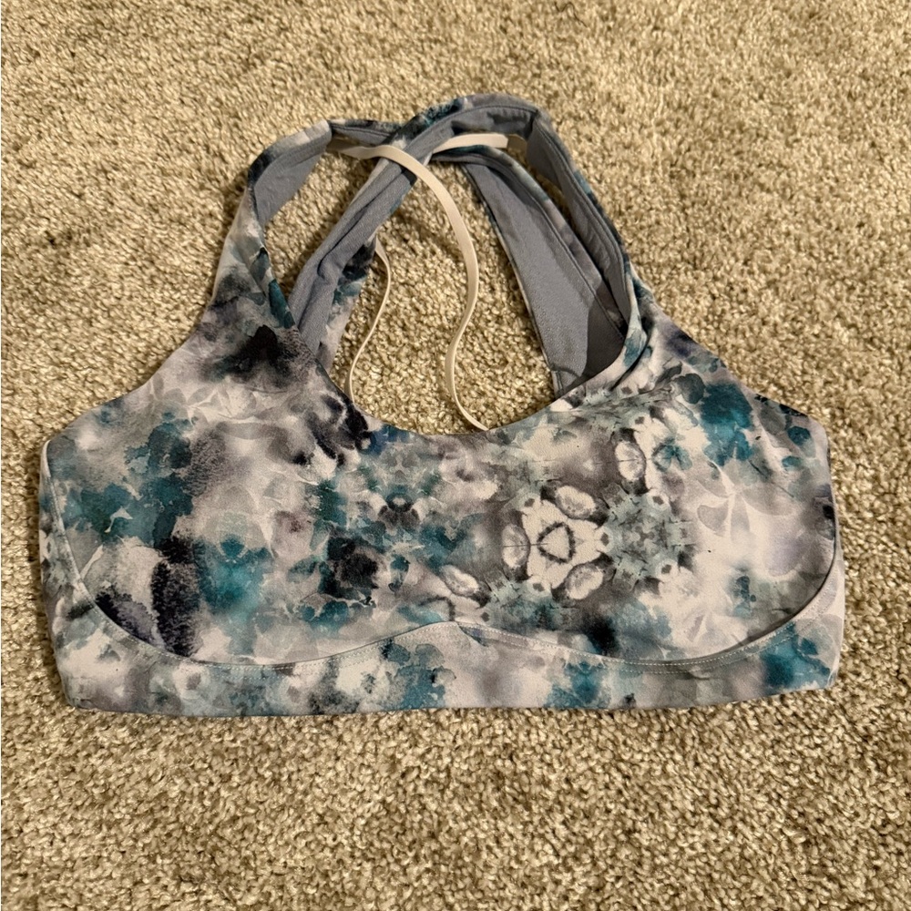 Lululemon sports bra